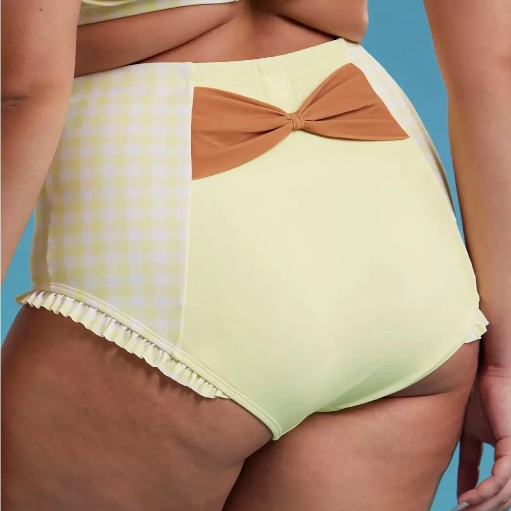 Pompompurin Yellow Gingham High-Waisted Swim Bottoms Plus Size Hot Topic Sanrio‎